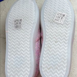 Just purchased these, they are brand new. Never been wore